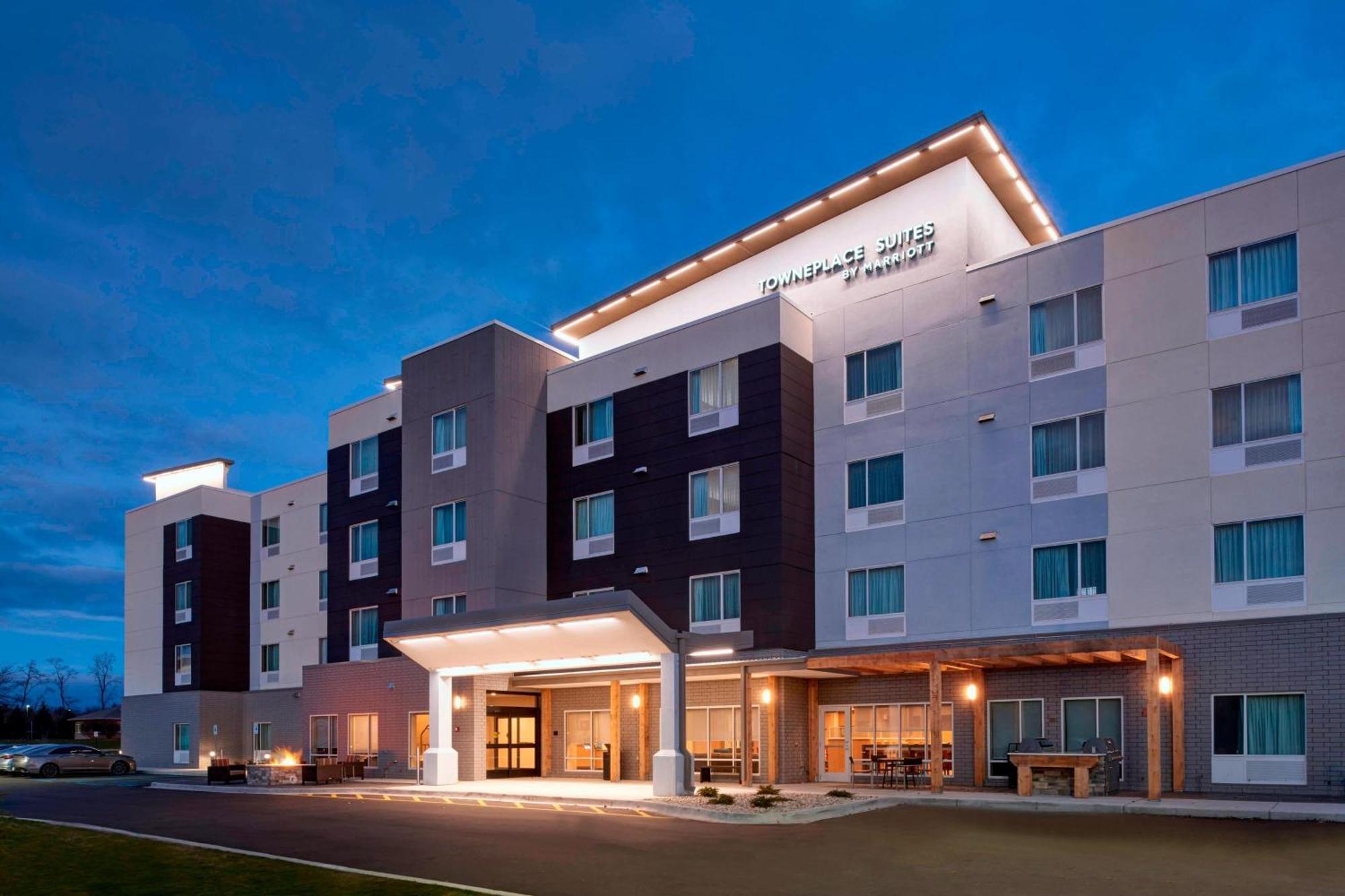 Towneplace Suites By Marriott Grand Rapids Airport Cascade Exterior foto